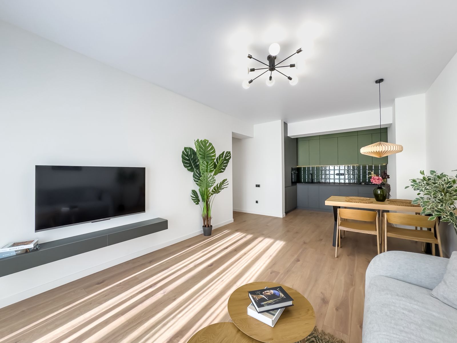 Long-Term Rent — 3-Room Apartment on University Street