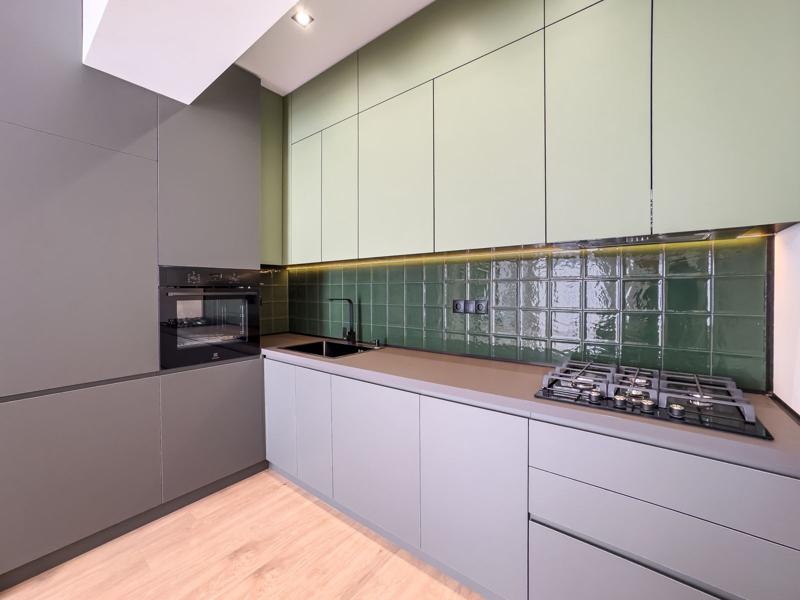 Long-Term Rent — 3-Room Apartment on University Street