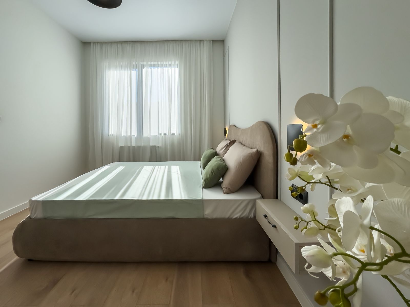 Long-Term Rent — 3-Room Apartment on University Street