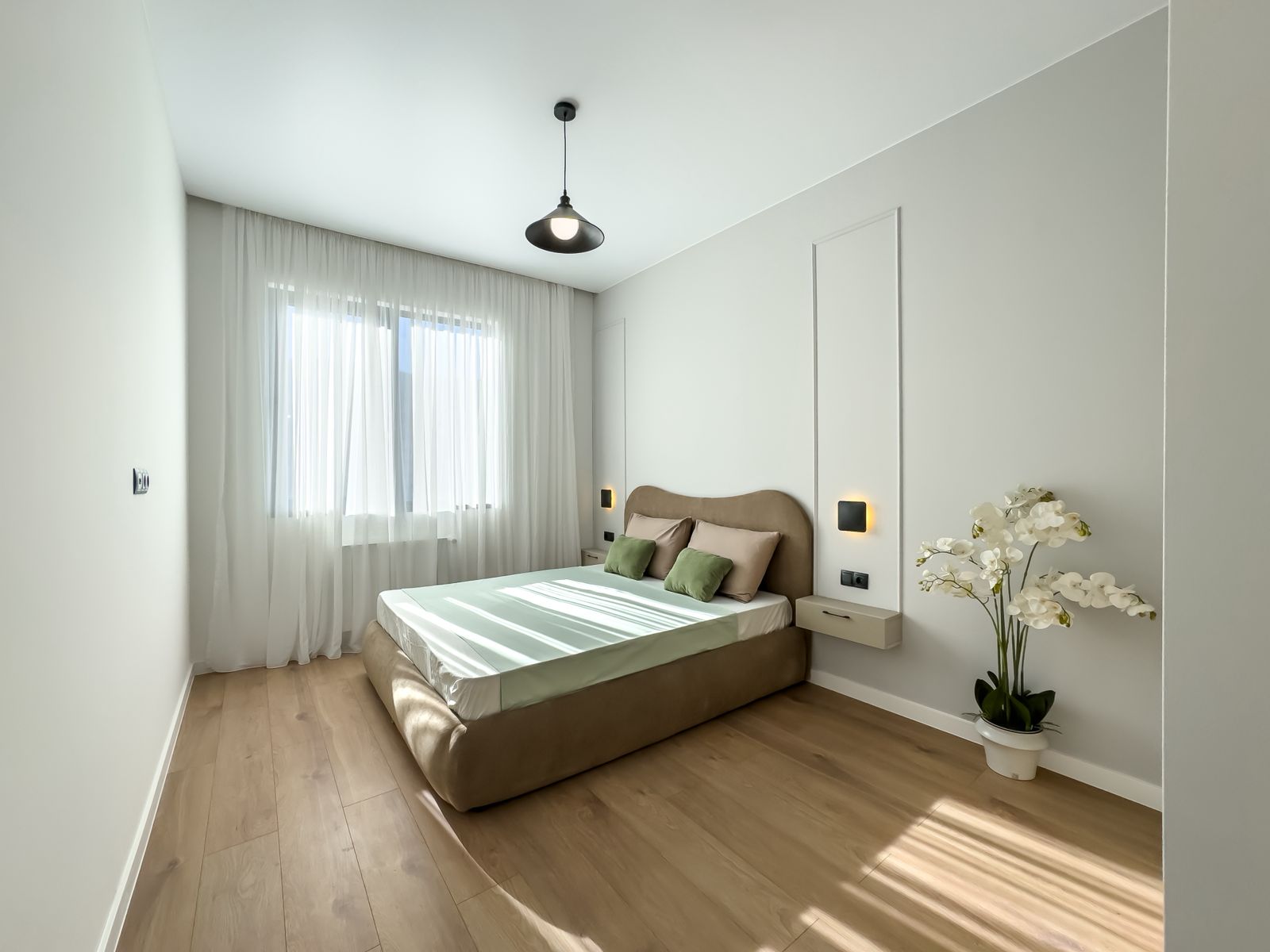 Long-Term Rent — 3-Room Apartment on University Street