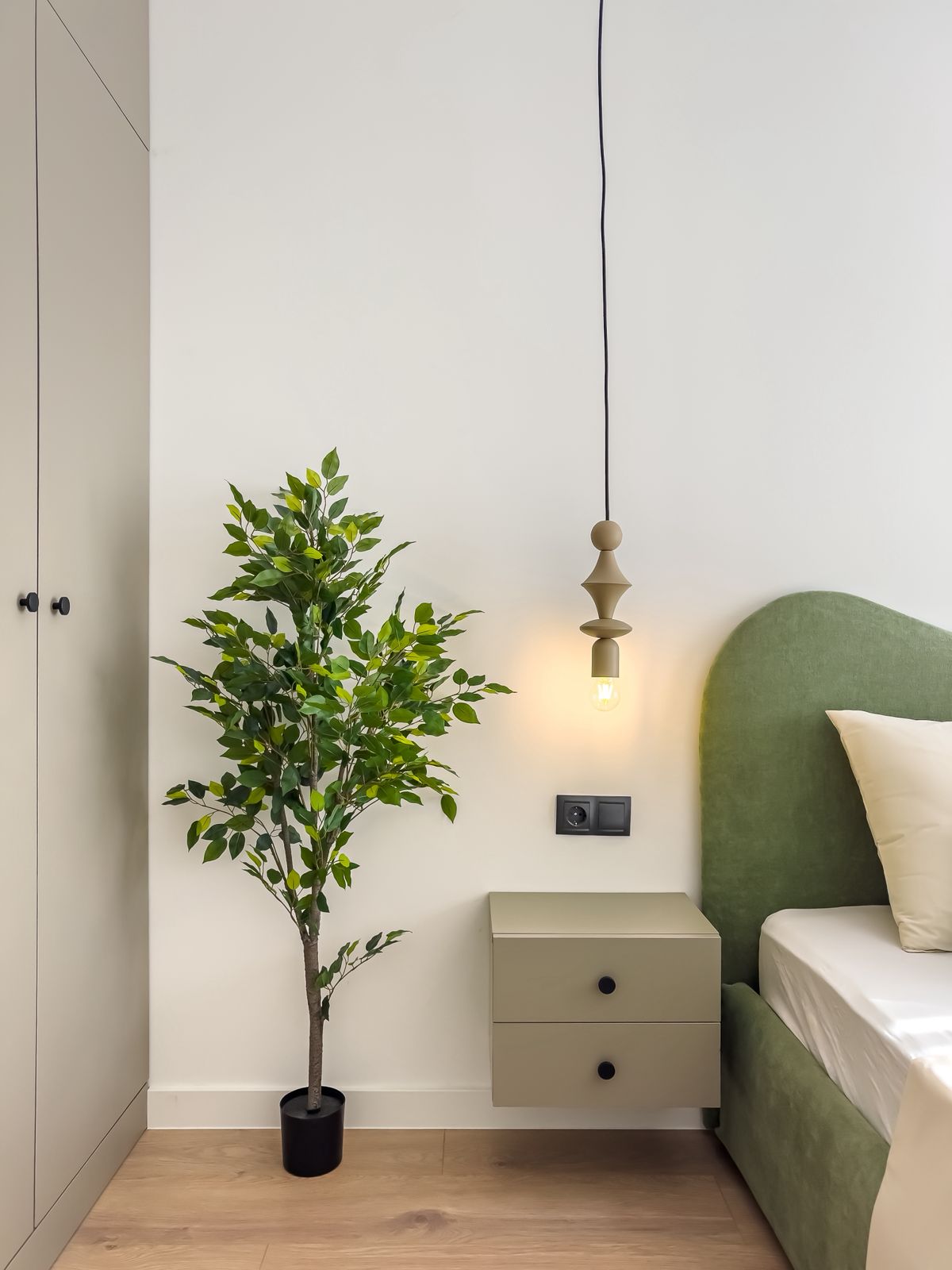 Long-Term Rent — 3-Room Apartment on University Street