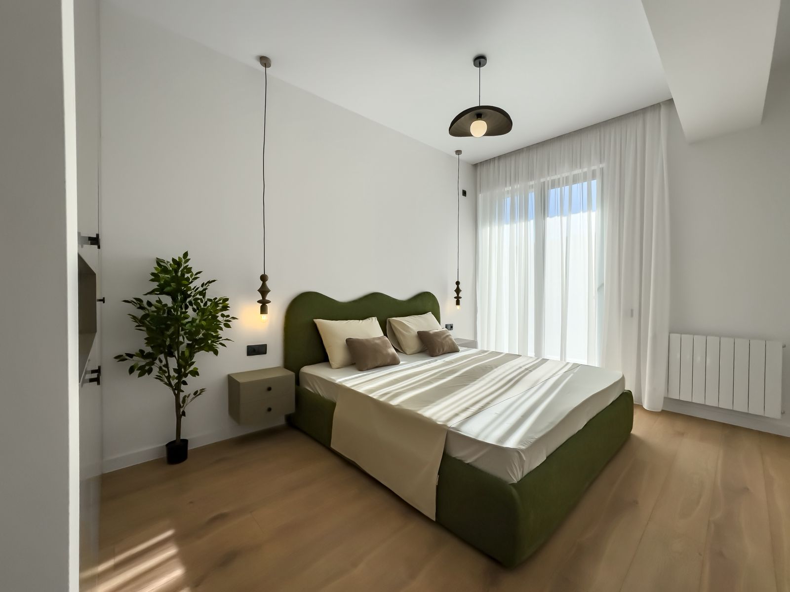 Long-Term Rent — 3-Room Apartment on University Street